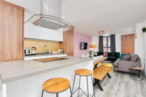Beautiful 5 Bed House Manchester Sleeps8 wParking